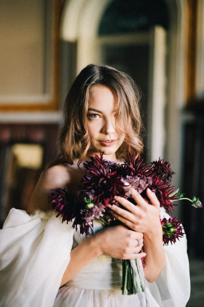 Pinterest pin of a blush and burgundy fall wedding bouquet optimized with a keyword-rich description
